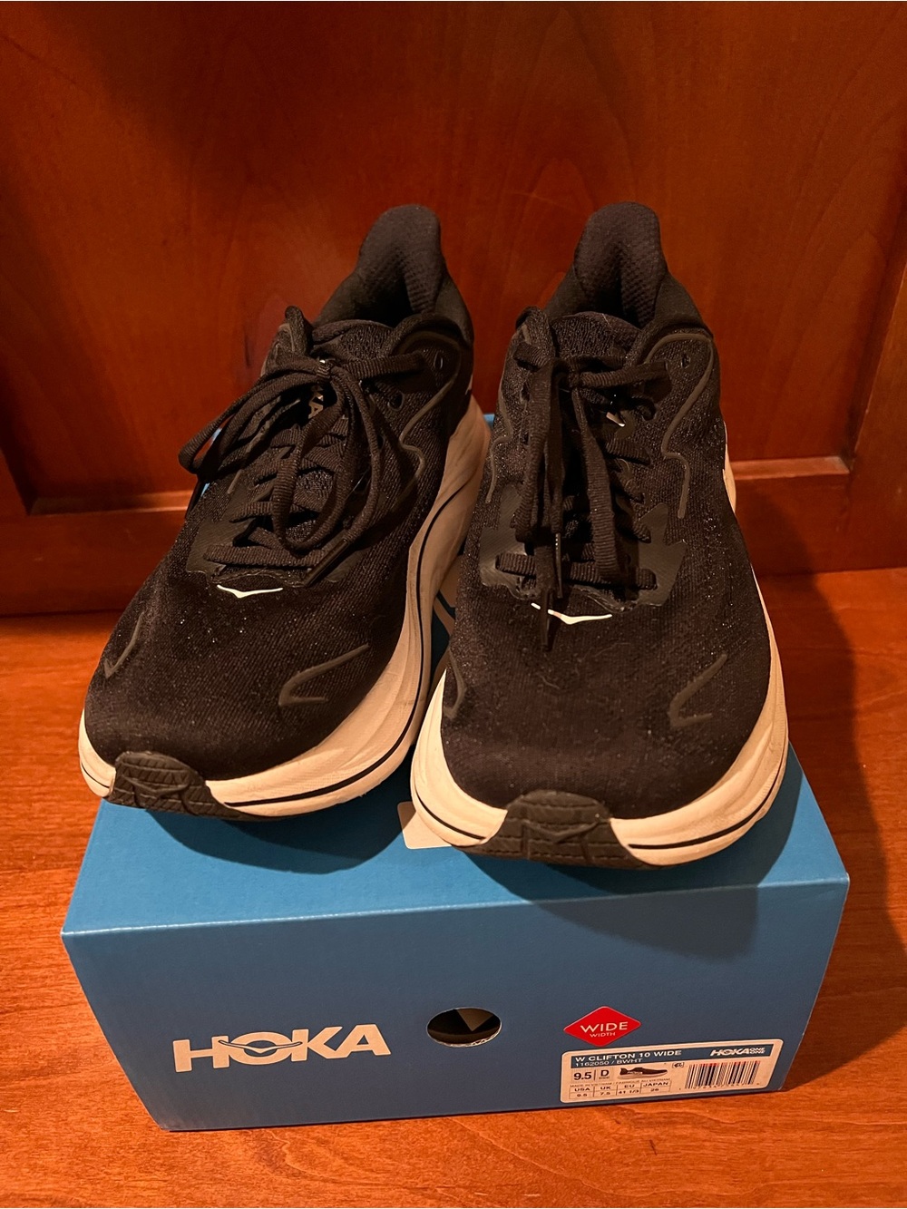 Hoka Clifton 10 Athletic Shoe - size 9.5 Wide